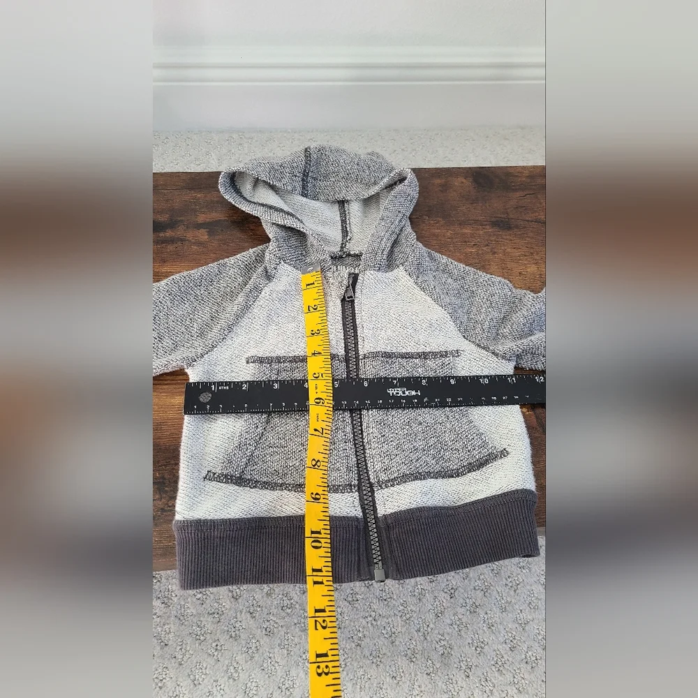 Oshkosh Baby Boy Grey zip up hoodie Size‎ 12 Months